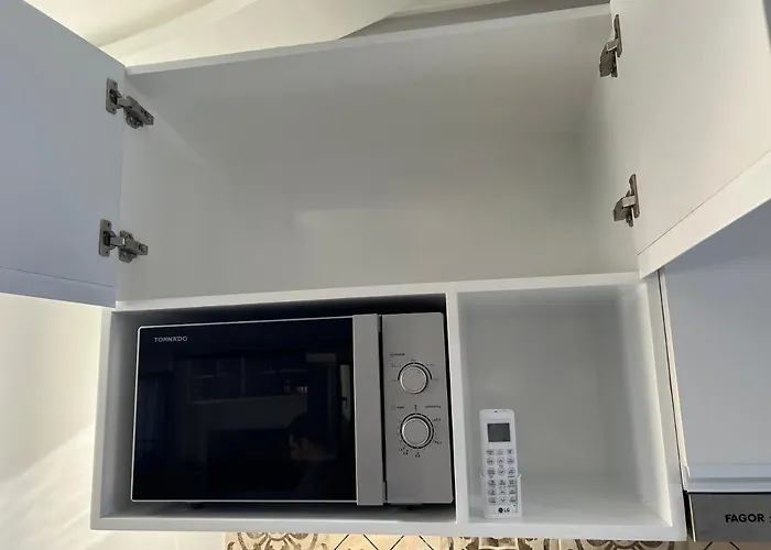 Graceland - Spacious 2 Bedroom - Near Marina & Orange Apartman *