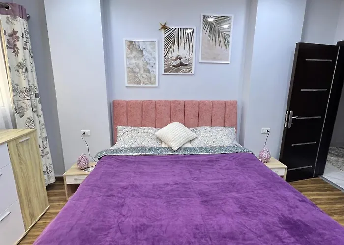 Graceland - Spacious 2 Bedroom - Near Marina & Orange *