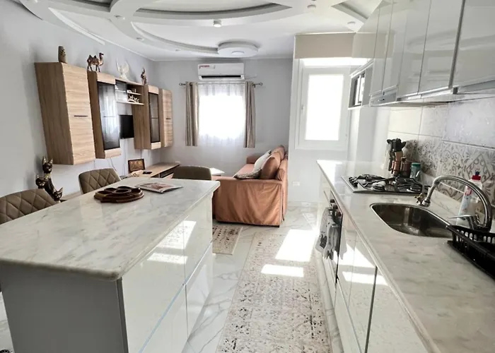 Graceland - Spacious 2 Bedroom - Near Marina & Orange Apartman