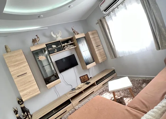 Apartman Graceland - Spacious 2 Bedroom - Near Marina & Orange Gurdaka