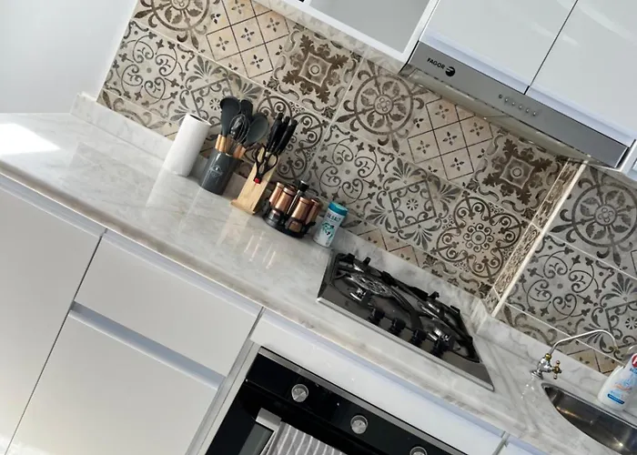 Graceland - Spacious 2 Bedroom - Near Marina & Orange Gurdaka