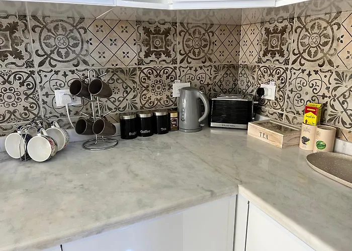 Graceland - Spacious 2 Bedroom - Near Marina & Orange Apartman