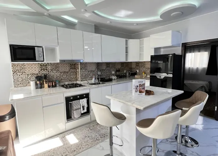 Graceland - Spacious 2 Bedroom - Near Marina & Orange Apartman Gurdaka