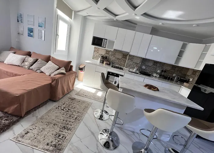 Graceland - Spacious 2 Bedroom - Near Marina & Orange Apartman Gurdaka